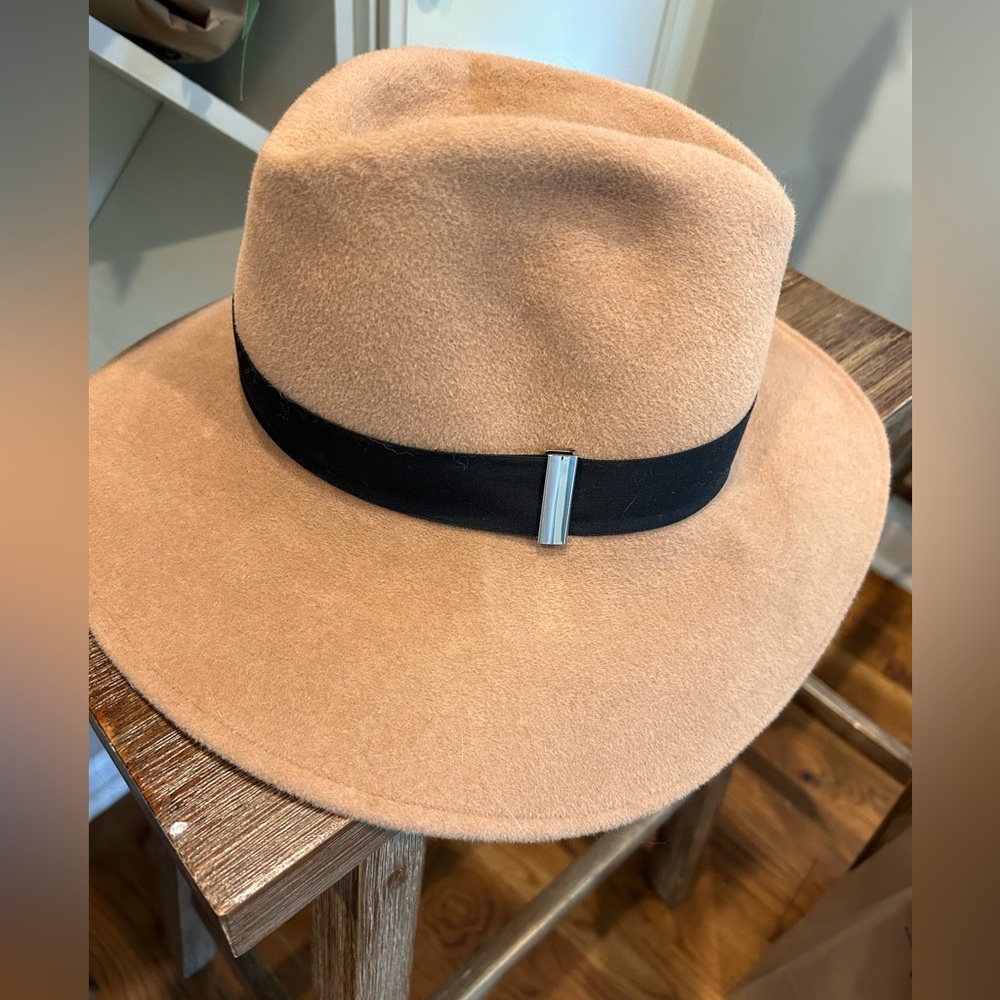 Gigi Burris Jeanne Hat Camel black brand new velour felt